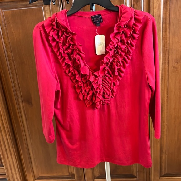 #24 - Colour Works, red ruffle, 3/4 length top. size Large - Picture 1 of 4